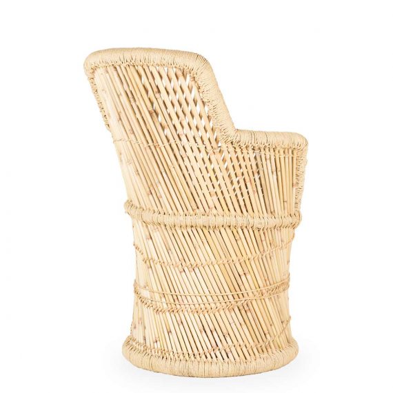 Sillas y asientos de bambú.