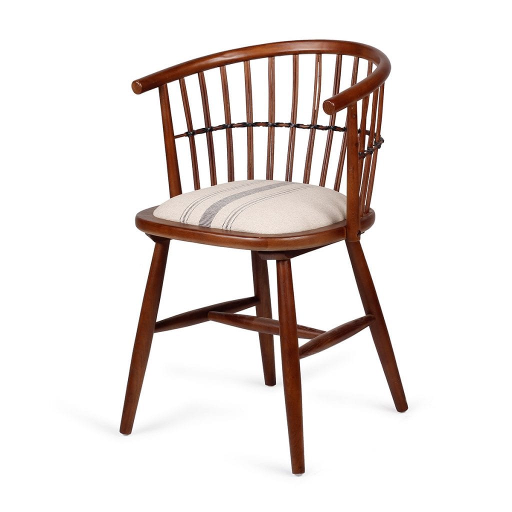 Chaise de restaurant en bois avec un siège rembourré.