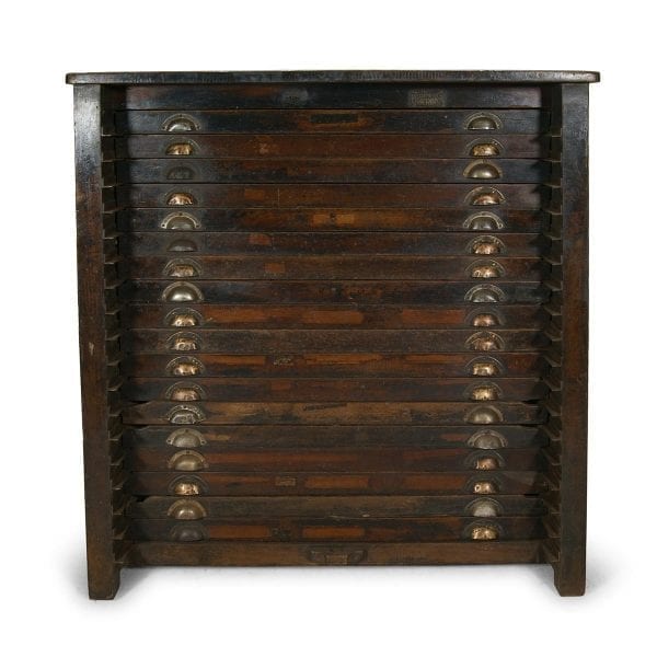 Mueble expositor antiguo, de madera y totalmente acristalado