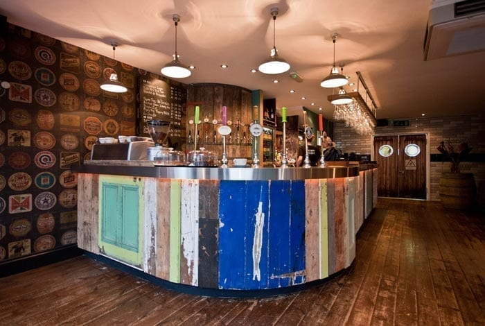 Imágenes de la Barra de bar realizada con maderas recuperadas