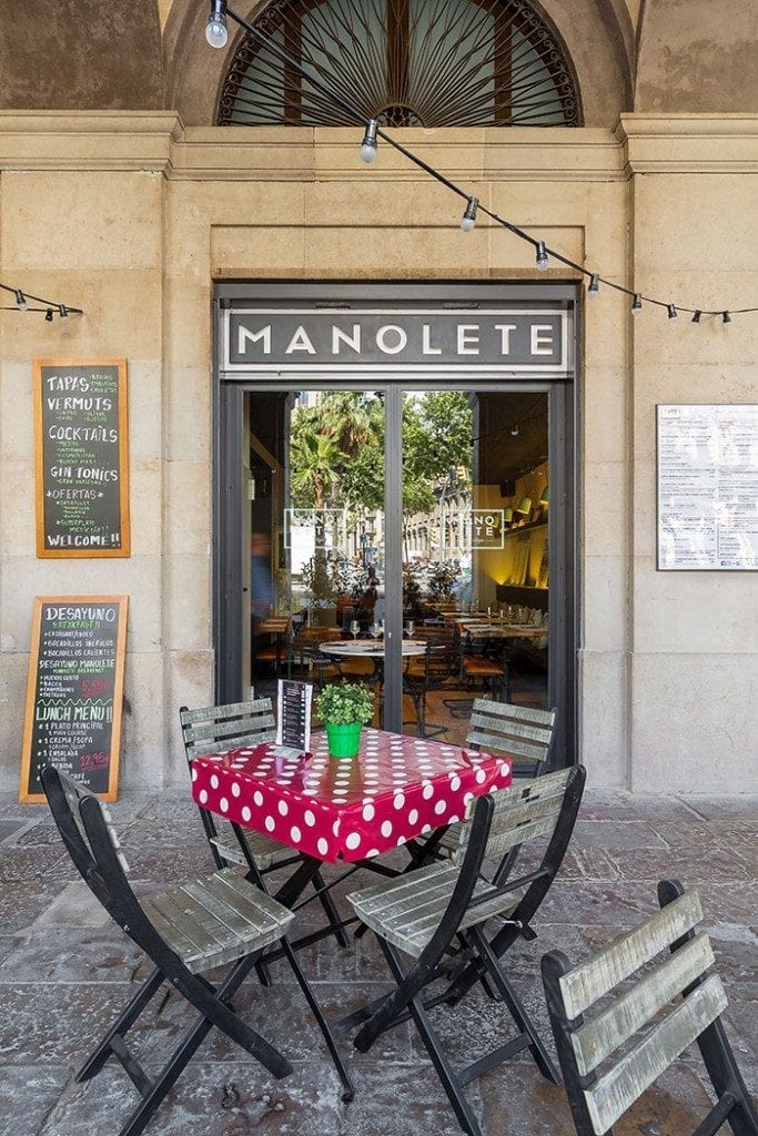 Photo.Chaises pour les terrasses extérieur en hôtellerie.