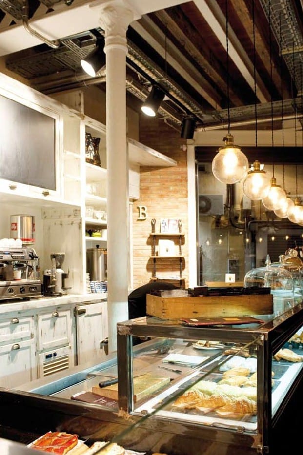Fotos del interiorismo de la panaderia pastelería Serrajòrdia Taller de Pa