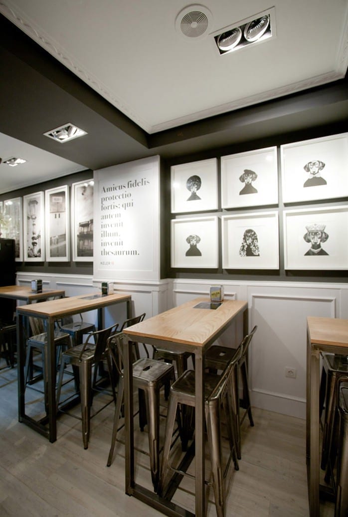 Fotos mesas y taburetes en el proyecto de decoración del Bar Amistad.