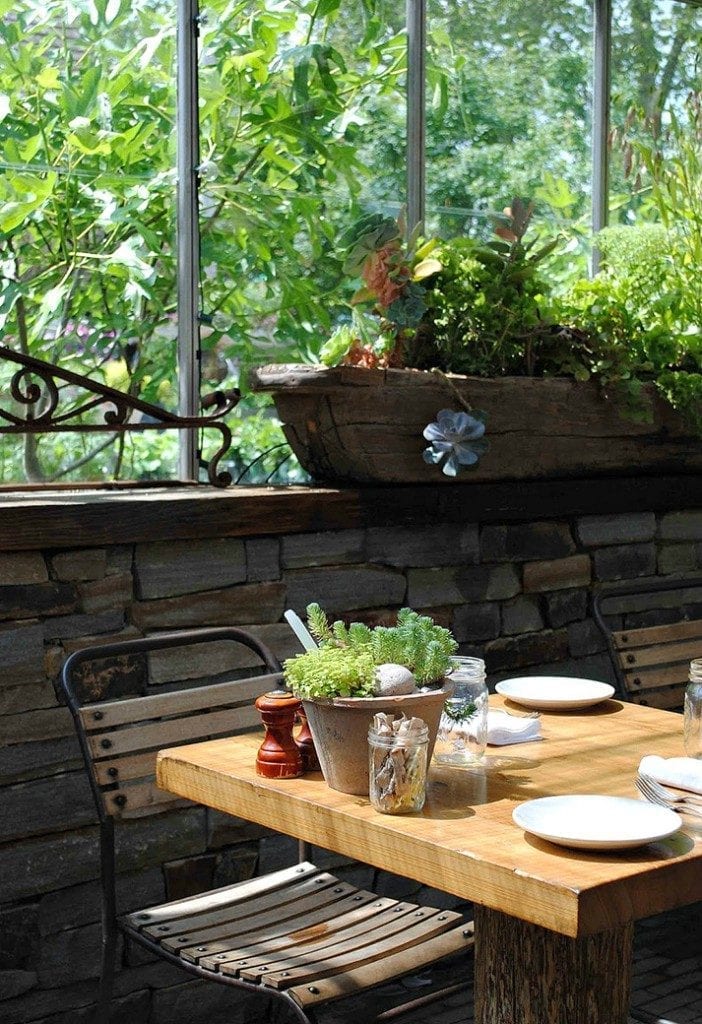 Photo.Meubles pour les terrasses dans les restaurants.