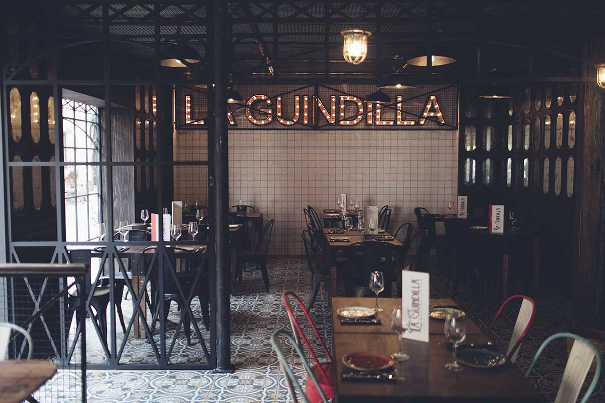 Photo.Intérieur vintage dans le gastro tasca la Guindilla