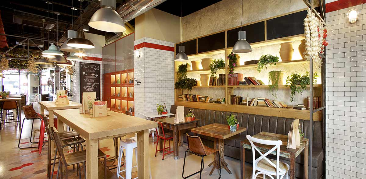 Photo.Restaurant design retro industriel avec du mobilier de Francisco Segarra