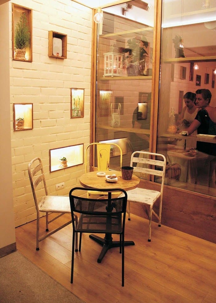 Foto de las sillas para cafeterías Francisco Segarra.