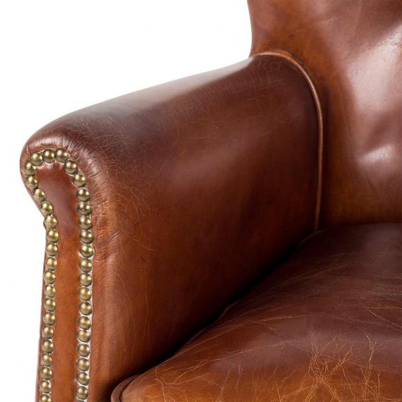 Armchairs in leather.