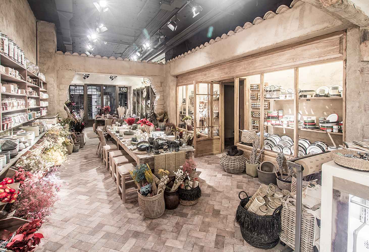 Magasin de meubles design et décoration d'intérieur à Champagne au Mont  d'Or - LA MAISON D&CO