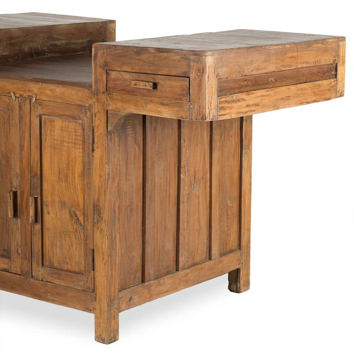 Mueble de madera para almacenaje en locales.