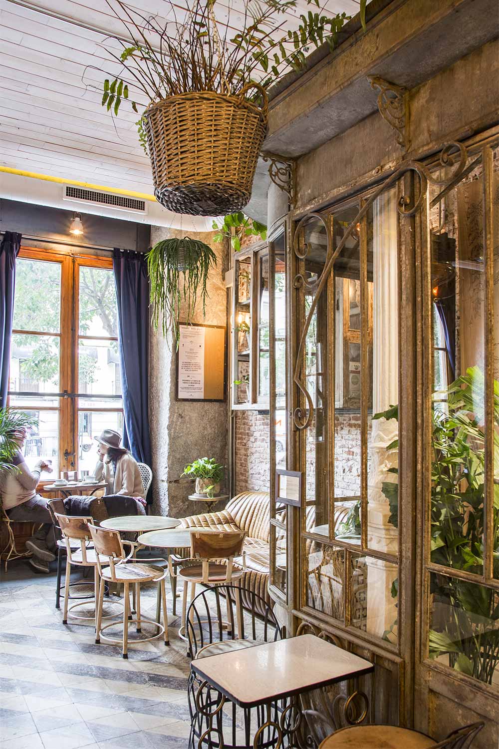 Decoración de interiores para cafeterías en Madrid.