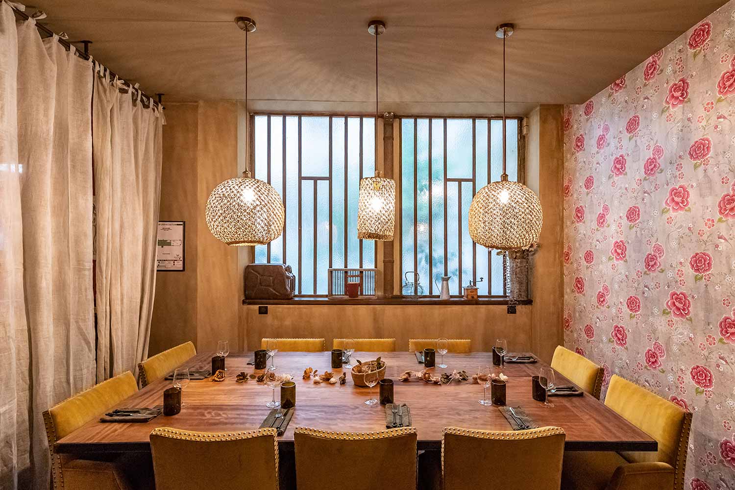 Vintage restaurant design Les Cuivres.