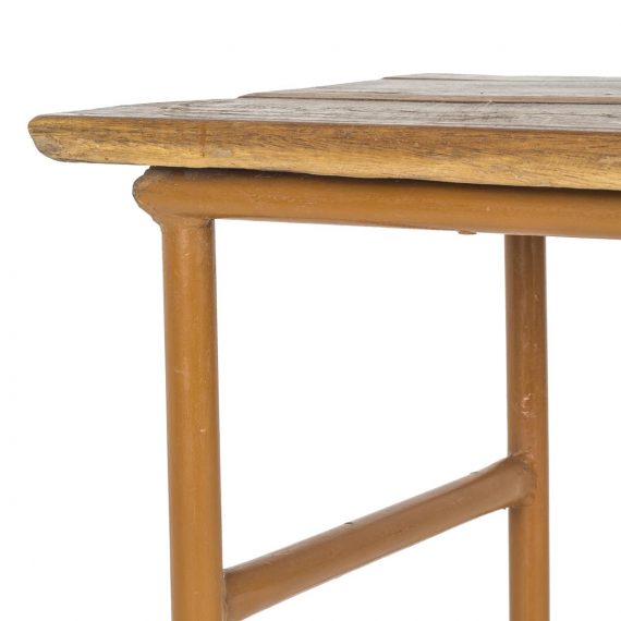 Tables scolaires vintage.