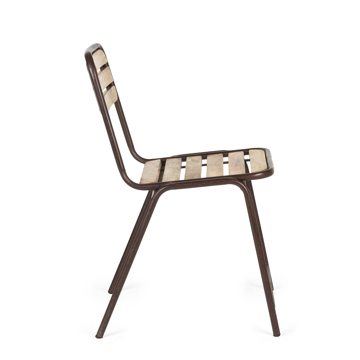 Chaises de cafétéria en bois de mangue avec accoudoirs.