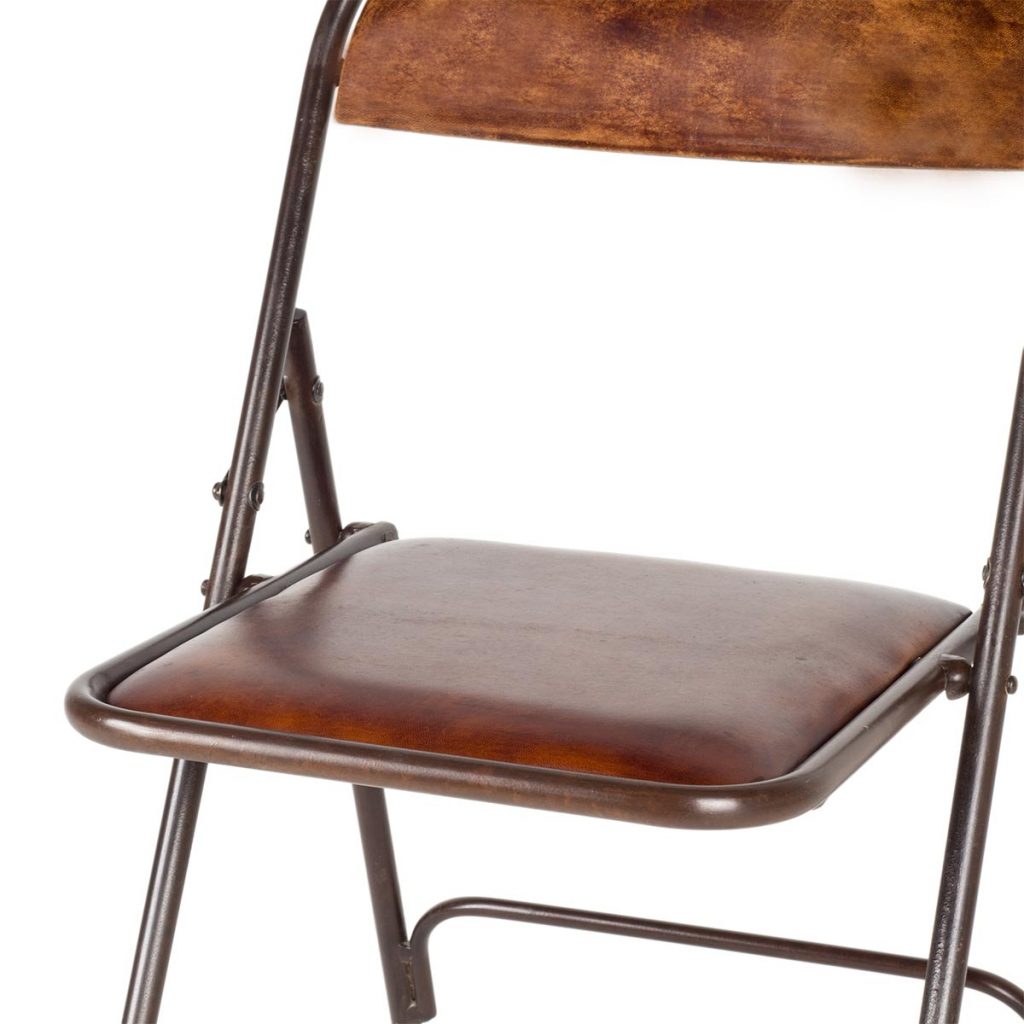 Chaises de bar pliantes fabriquées en cuir ou bois d'acacia.