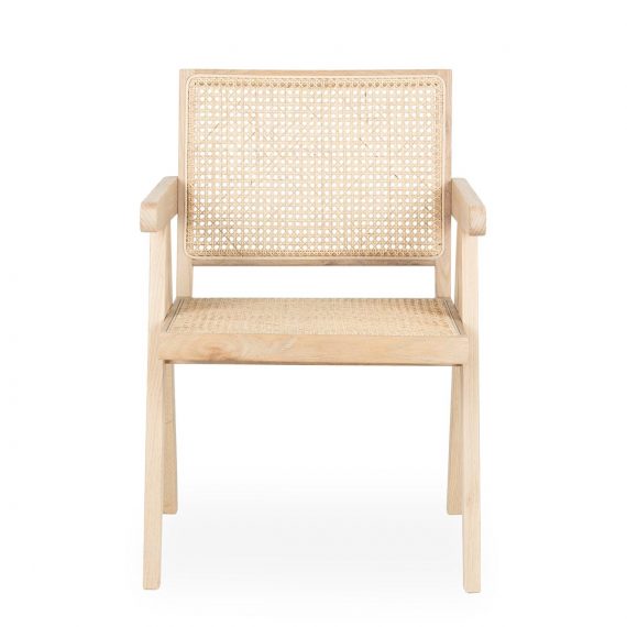 Silla con brazos.