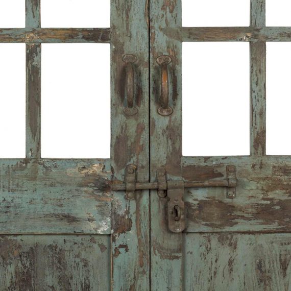 Antigüedades: puertas recuperadas.