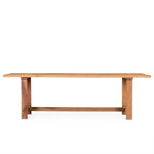 Tables rustiques modernes.