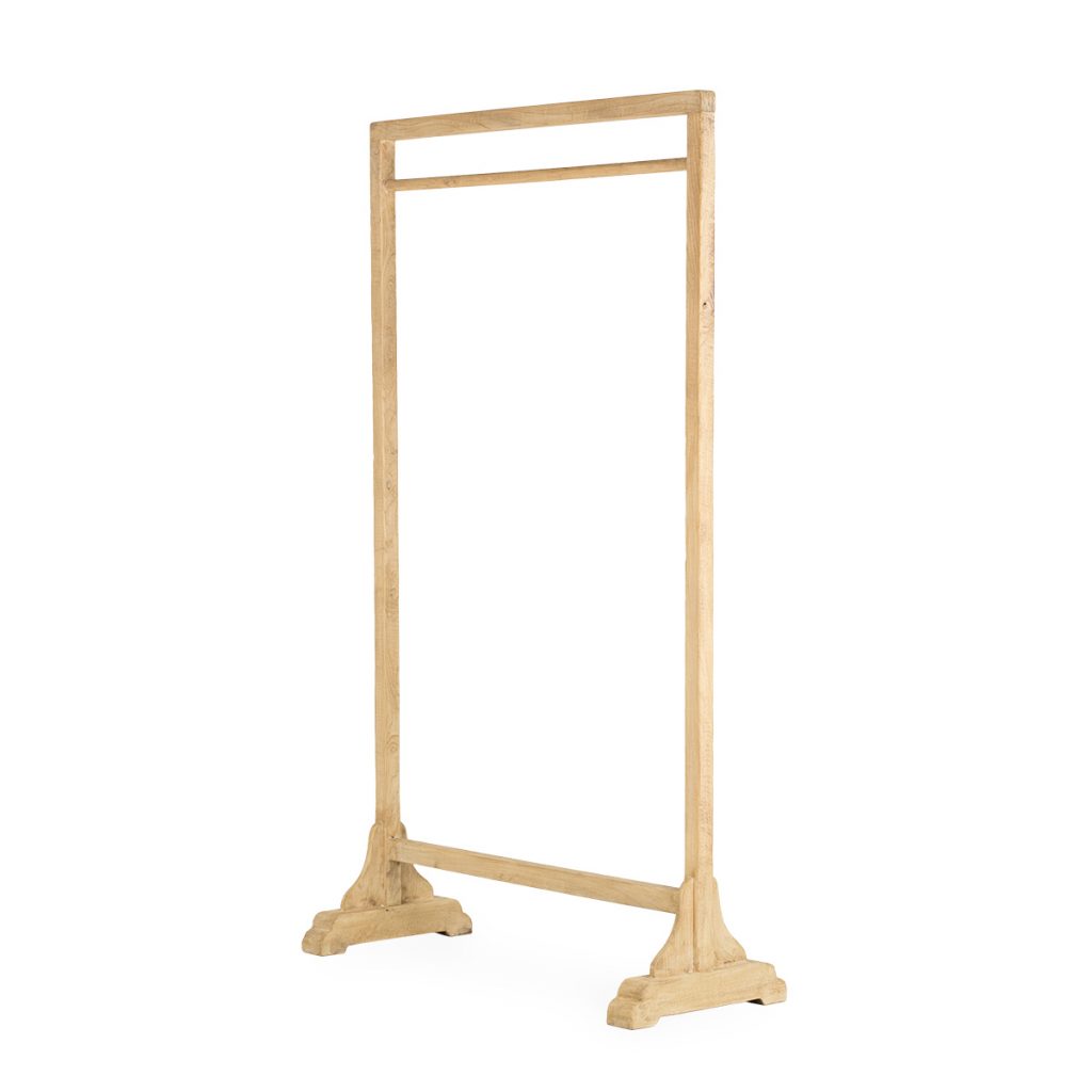 Burro de ropa en madera wabisabi.