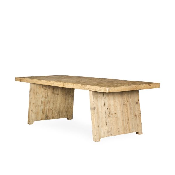Mesas de madera de pino.