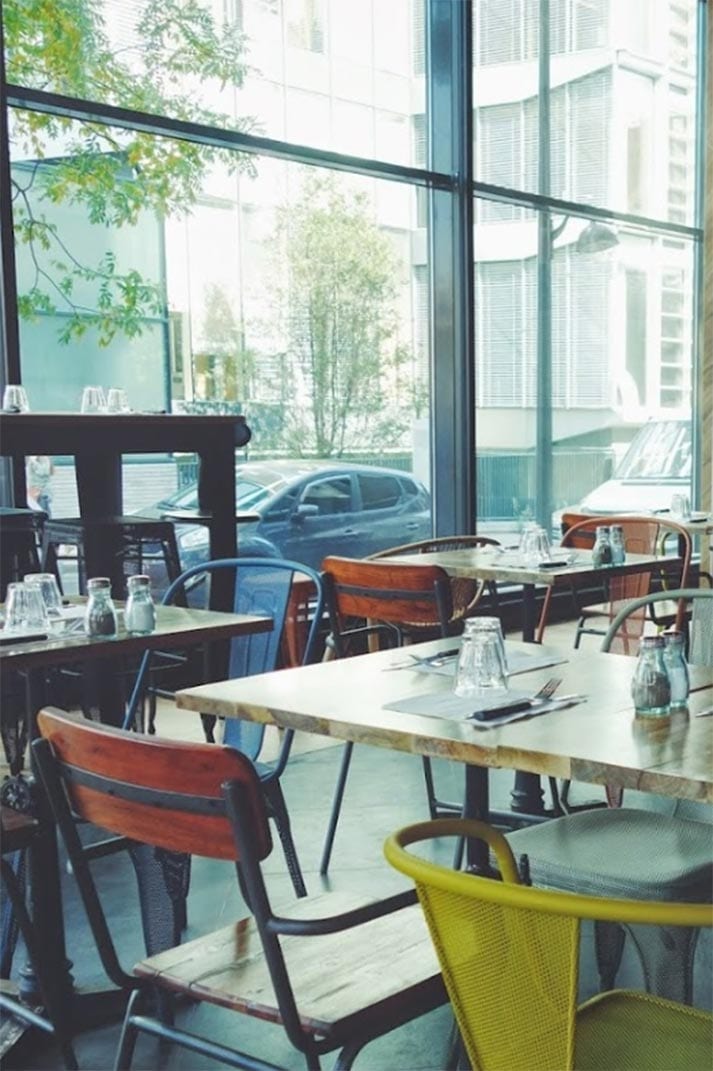 Restaurant vintage & industrial furniture gives character to Le Trac.