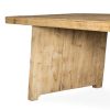Tables en bois de pin massif.