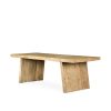 Tables en bois modernes.