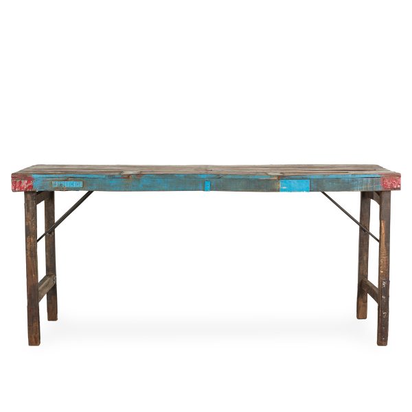 Anciennes tables pliables en bois.