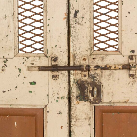 Portes anciennes centenaires.