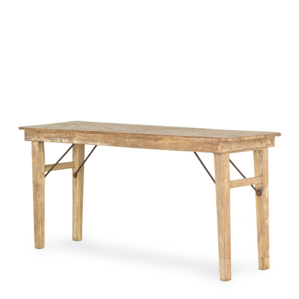Tables pliantes en bois.