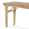 Tables pliantes en bois.