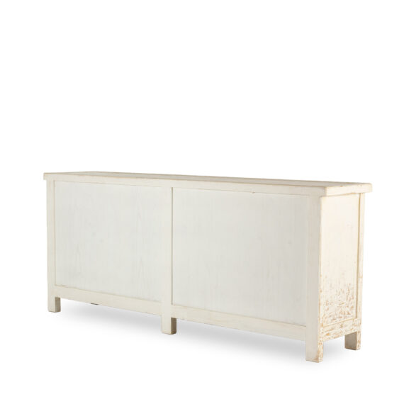 Grands buffets en bois de pin.
