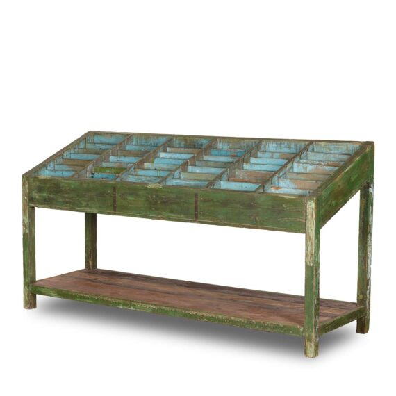 Mueble expositor antiguo.