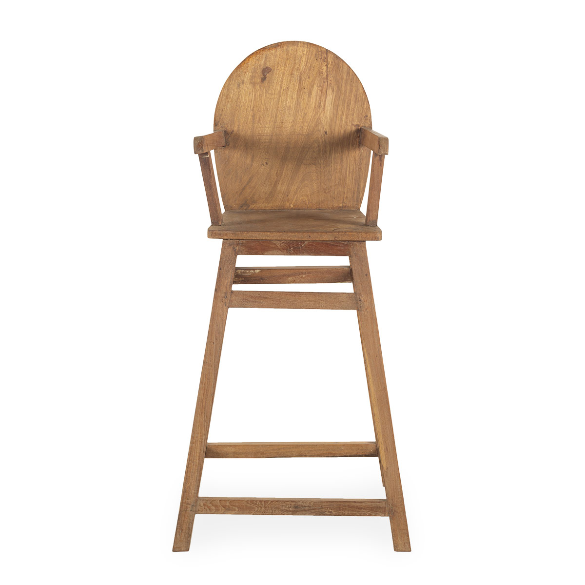 Ancienne chaise haute en bois.