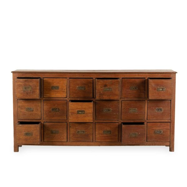 Muebles con cajones pequeños.