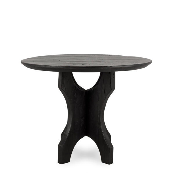 Round table in wood.