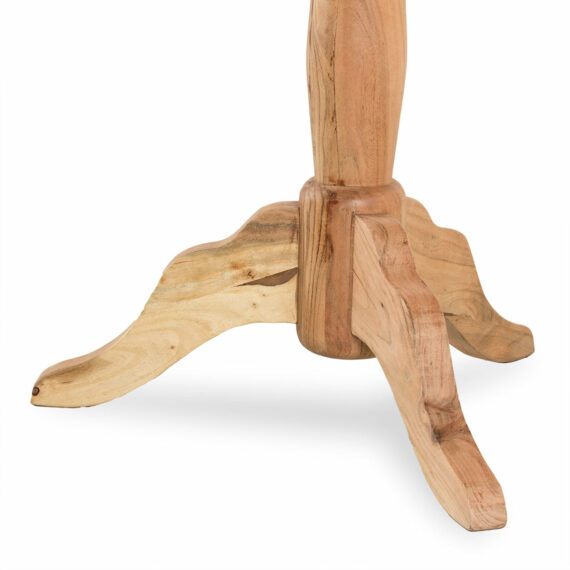 Table carrée en bois.
