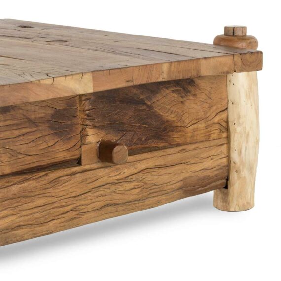 Mesa de centro de madera.