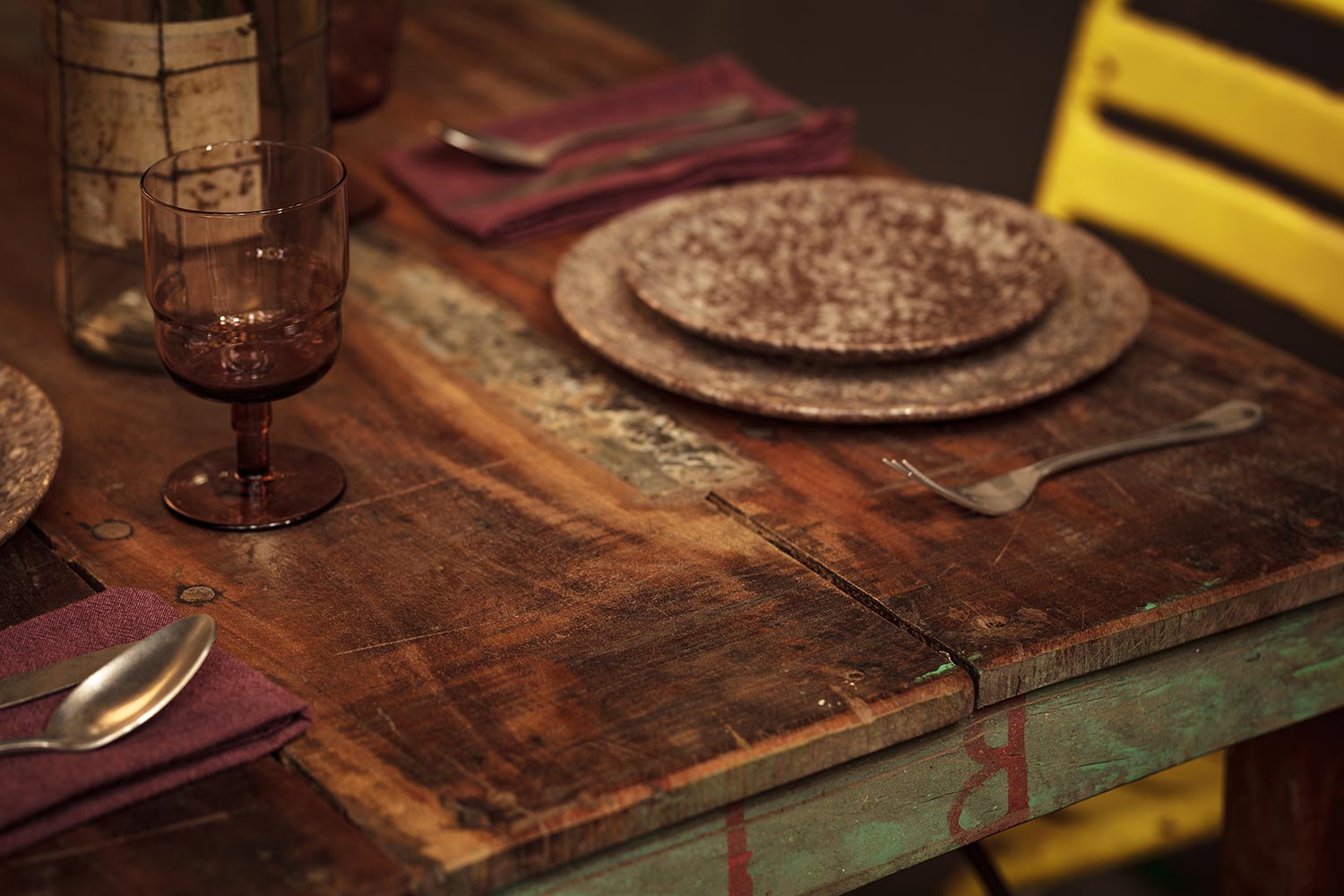 Tables ancienenes pour restaurants.