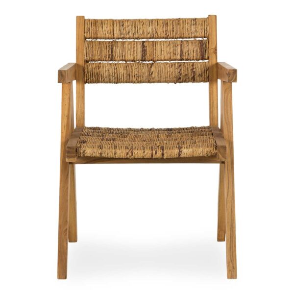 Chaises de design en bois.