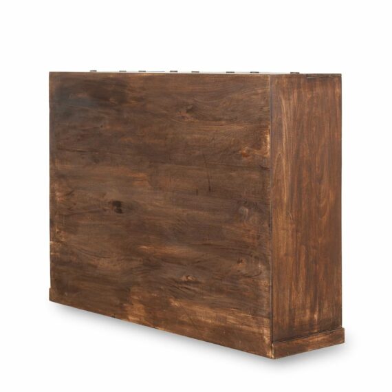 Mueble cajonero en madera.