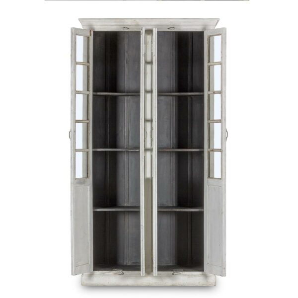 Muebles antiguos blancos.