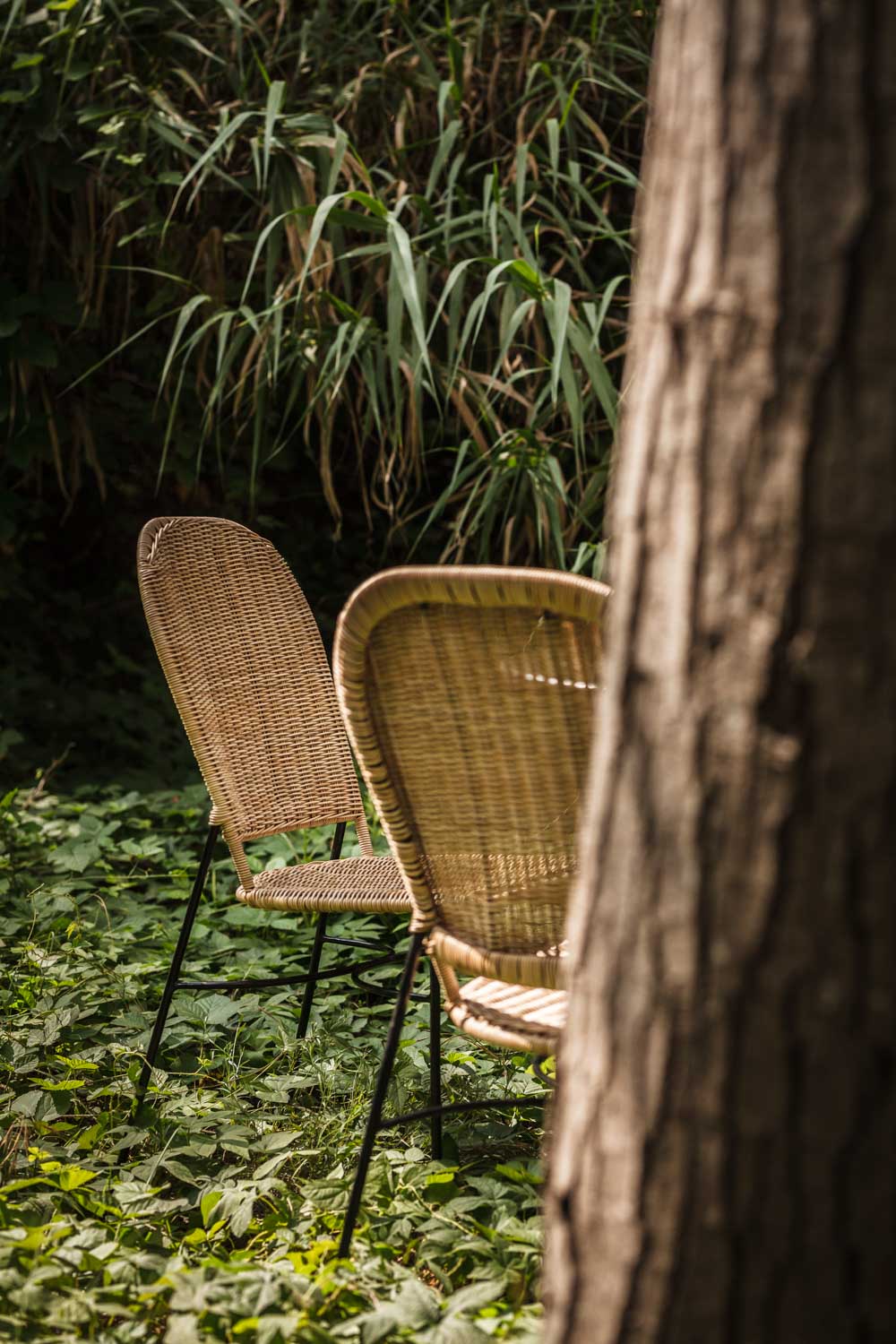 Chaises et tables extérieur.