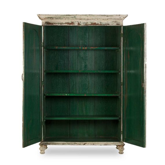 Second-hand vintage cabinet.