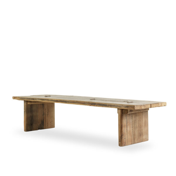 Mesa baja de madera.