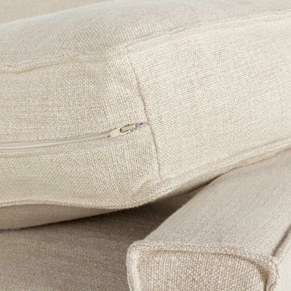 Sillón individual crema.
