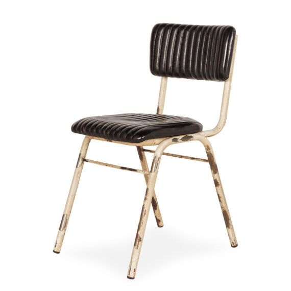 Armless bar chairs in leather.
