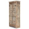 Mueble armario antiguo de madera.