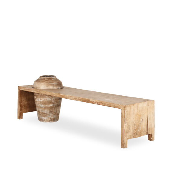 Banco de madera natural.