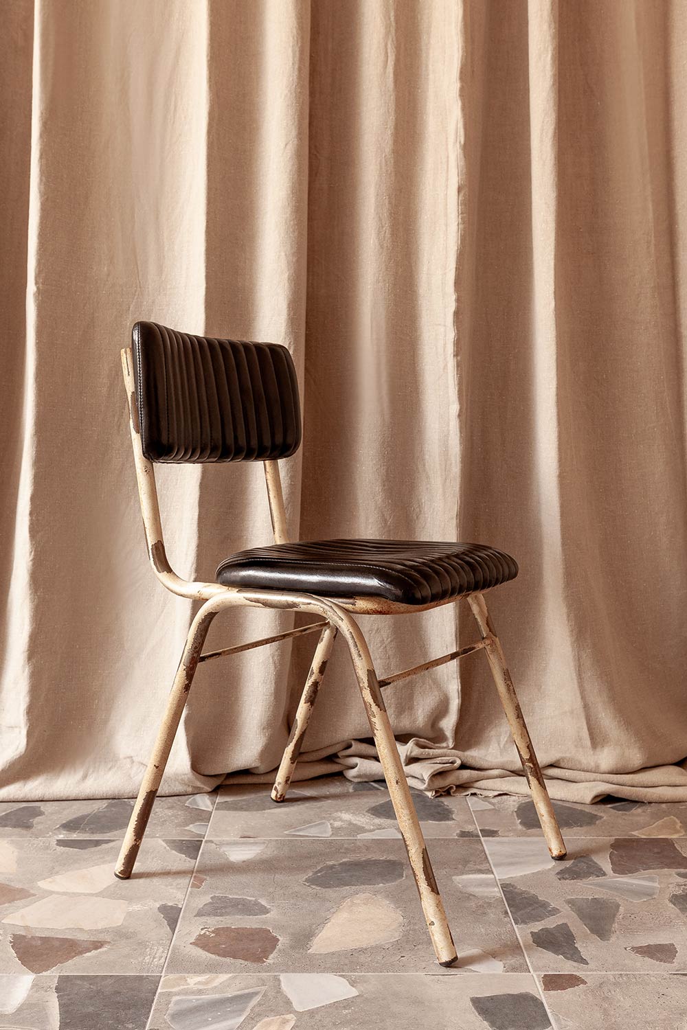 Romina chair white leg.